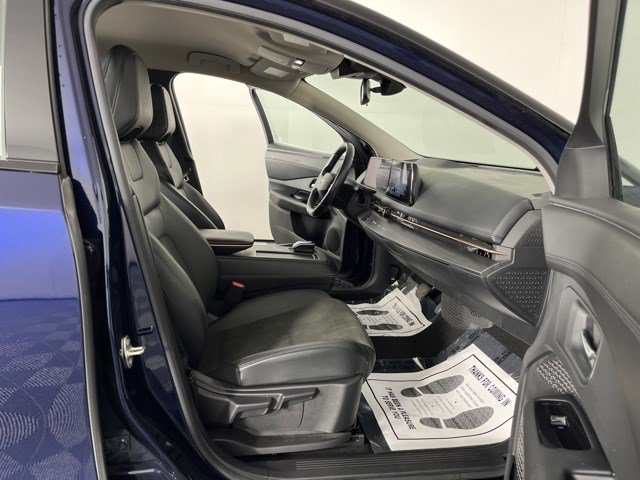 Used 2023 Deep Ocean Blue Pearl/Black Diamond Pearl Nissan ENGAGE image 34