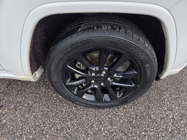 Certified Used 2022 White Jeep Laredo X image 16