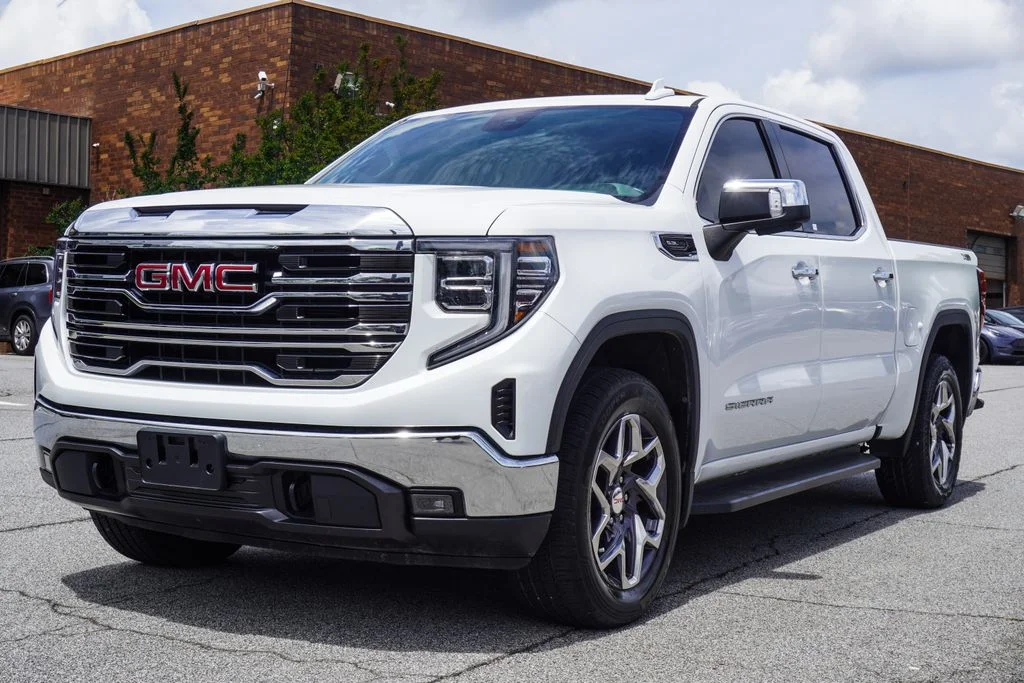Used 2022 White GMC SLT image 4