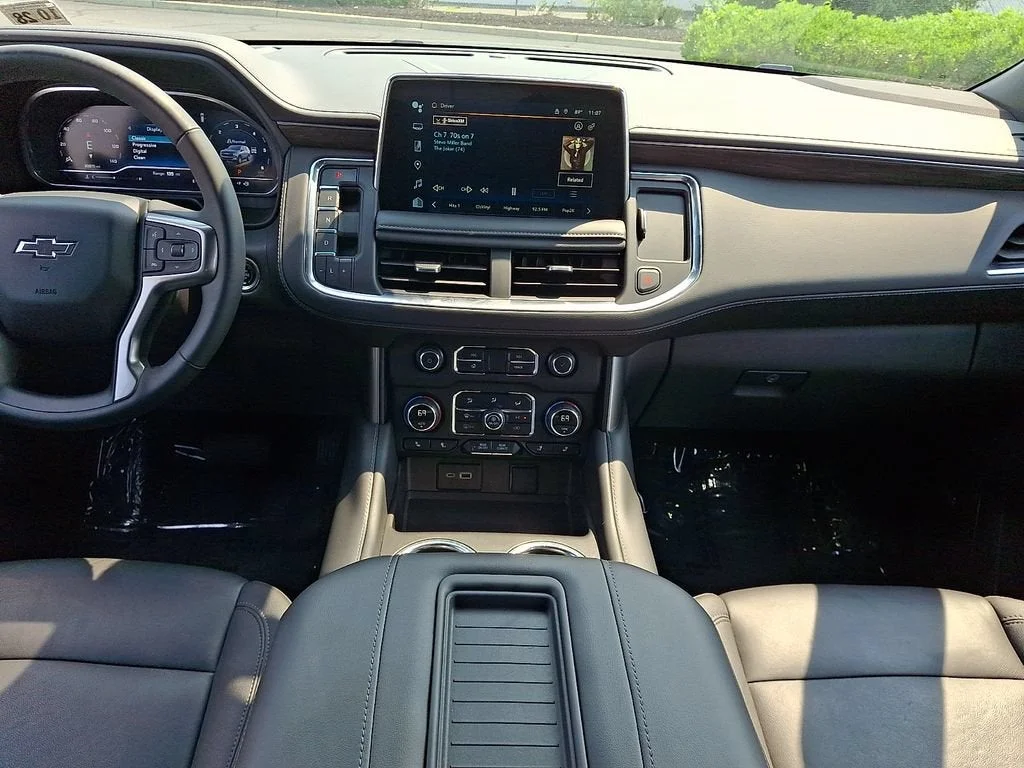 Used 2023 Black Chevrolet Z71 image 49