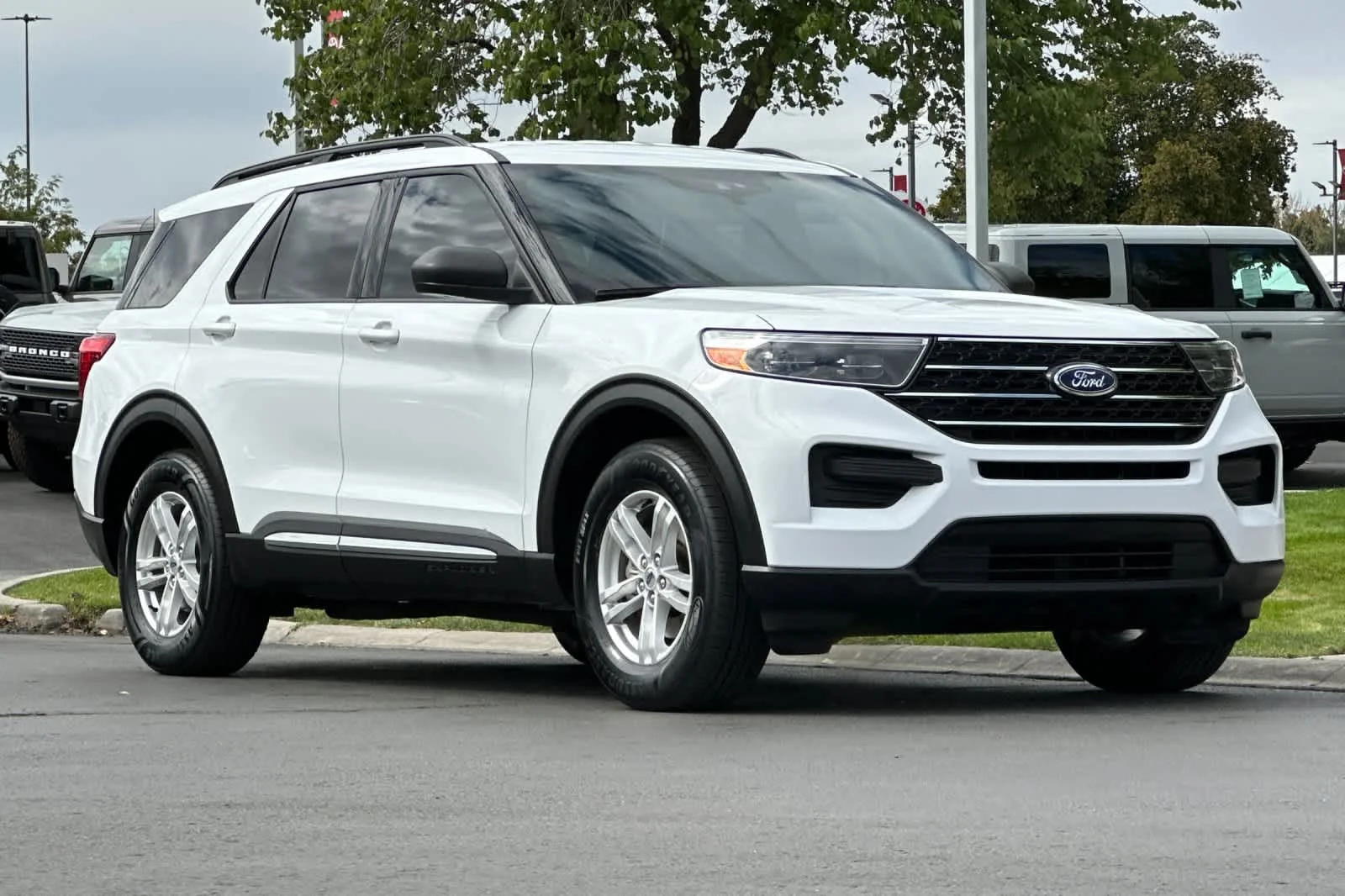 Used 2020 Oxford White Ford XLT image 9