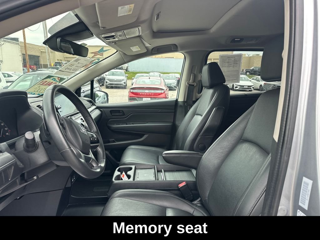 Used 2025 Solar Silver Metallic Honda EX-L image 10