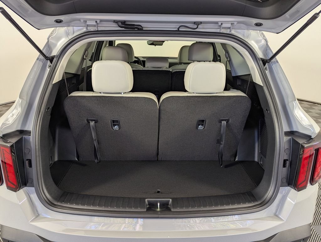 New 2026 Wolf Gray Kia S image 30