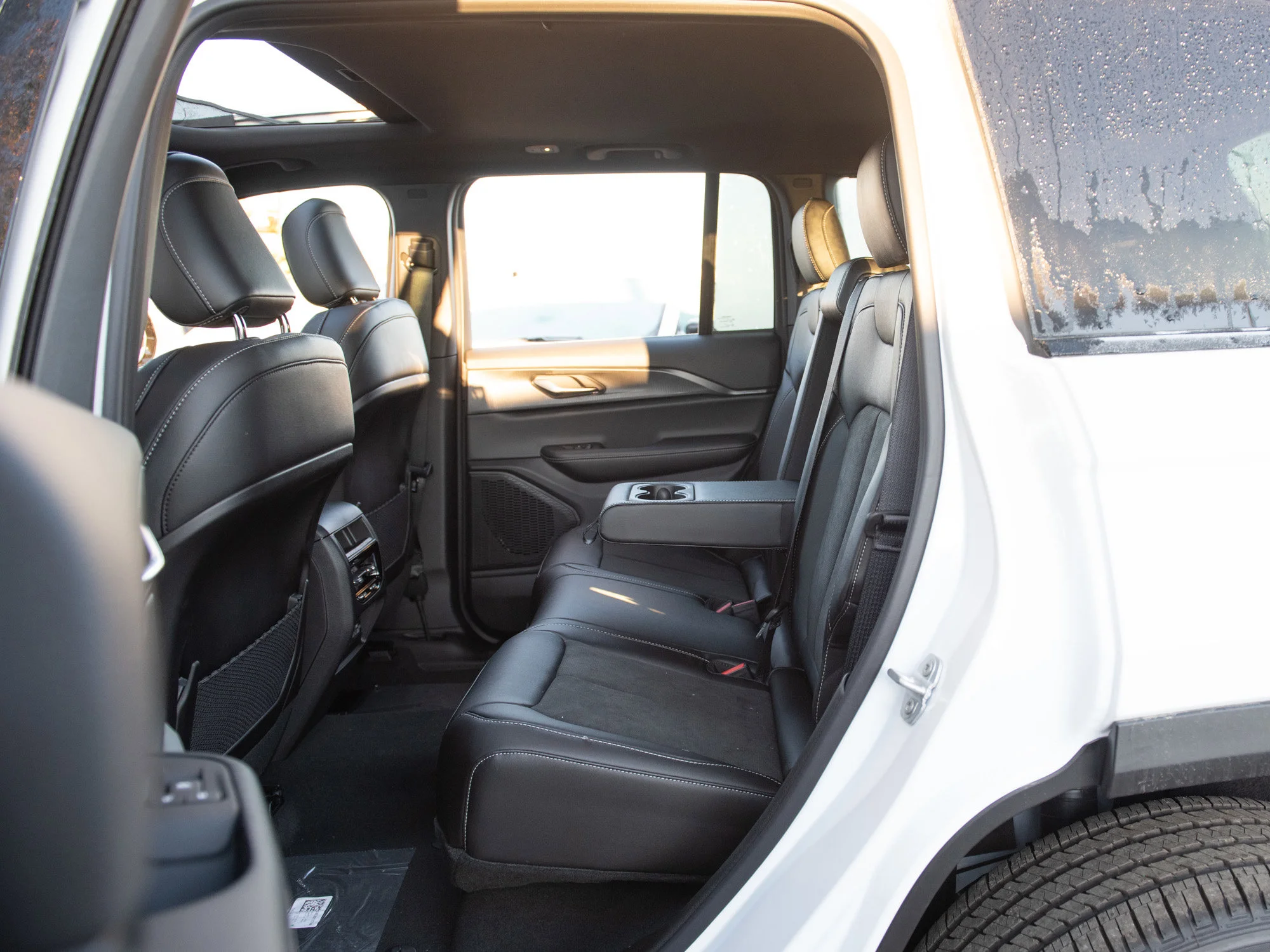 New 2025 White Jeep Altitude* 4x4, Sunroof, Trailer Tow Pkg, Heated Leather image 21