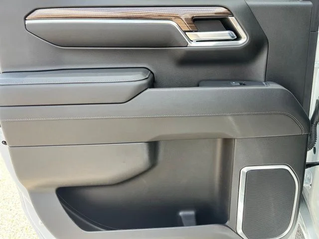 Used 2023 White Chevrolet LT image 25