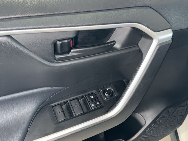 Used 2023 Ice Toyota LE image 19