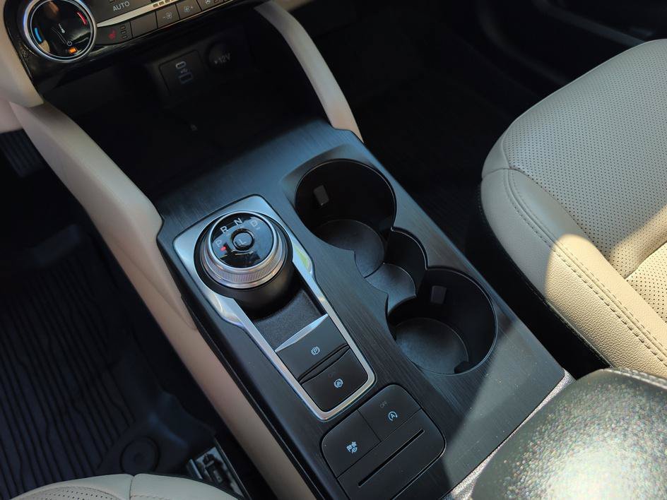 Used 2022 Oxford White Ford SEL image 26