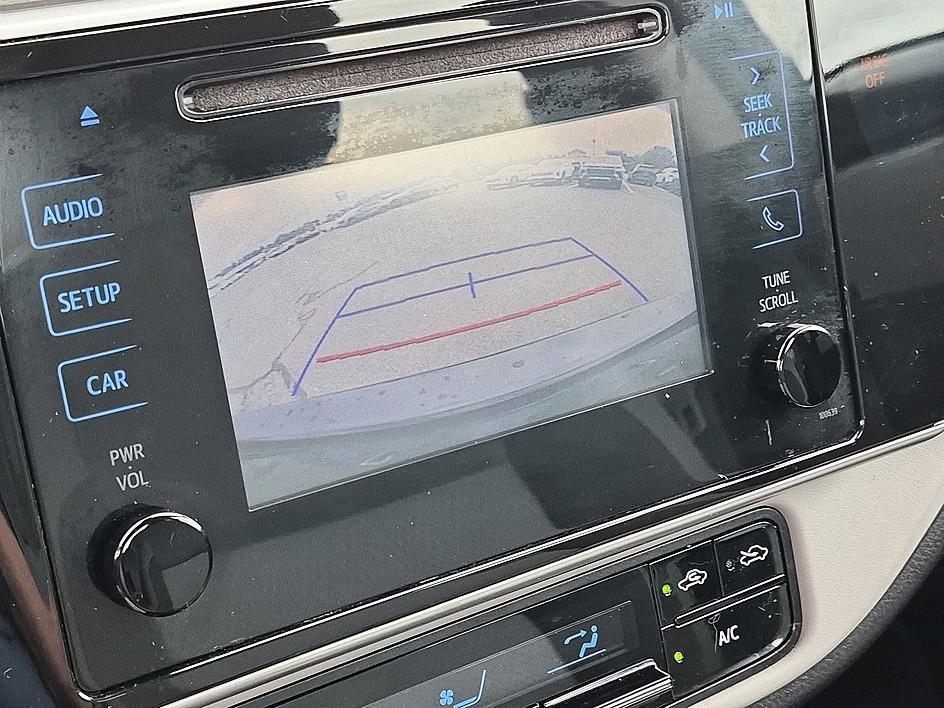 Used 2018  Toyota L image 23