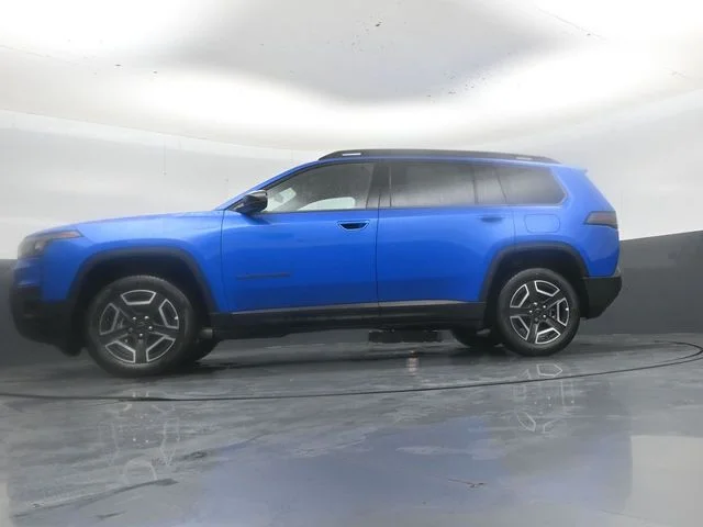 New 2026 Hydro Blue Pearl-Coat Exterior Paint Jeep Laredo image 45