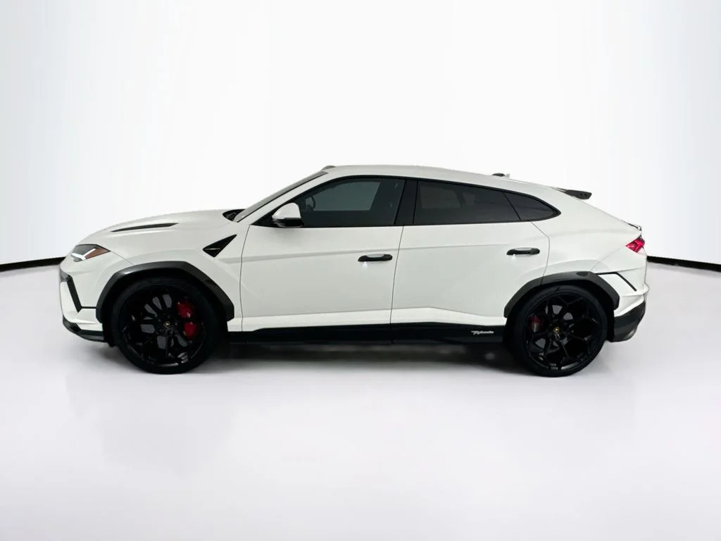 Used 2024 White Lamborghini Performante image 8