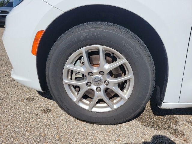Used 2023 Bright White Clearcoat Chrysler Touring L image 24