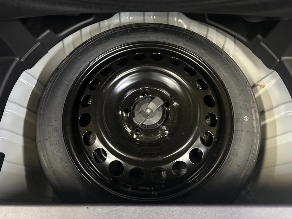 Used 2023 Summit White GMC SLE image 26