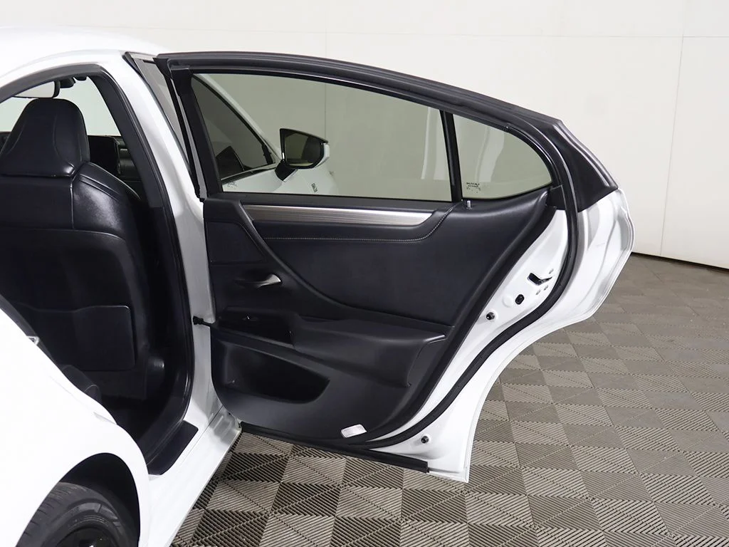 Used 2023 White Lexus 300h image 23