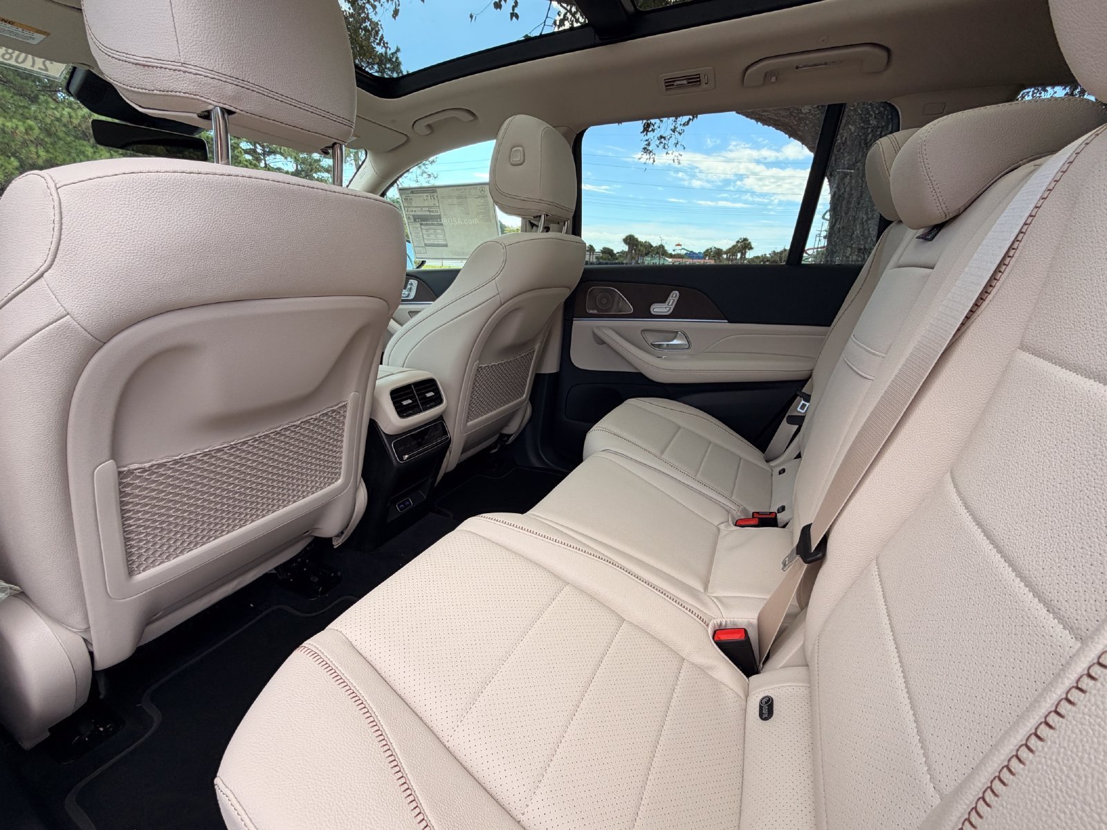 New 2027 White Mercedes-Benz GLS 450 image 14