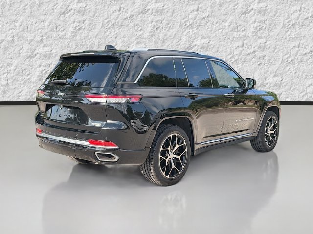 Used 2022 Diamond Black Jeep Summit Reserve image 3