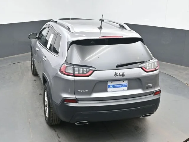 Used 2019 Billet Silver Metallic Clearcoat Jeep Latitude image 33