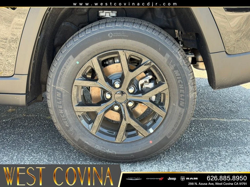 New 2026 Diamond Black Crystal Pearl-Coat Exterior Paint Jeep Altitude image 16