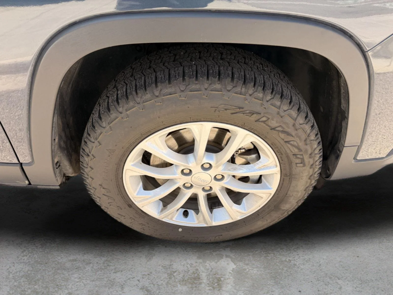 Used 2020 Slate Blue Pearlcoat Jeep Latitude image 20