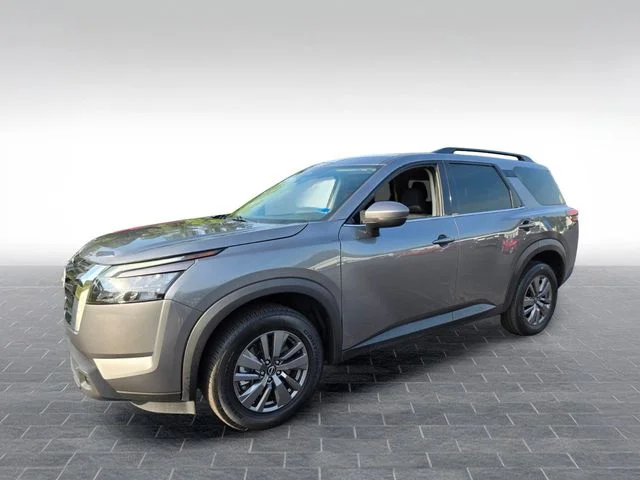 Used 2025 Gray Nissan SV image 3