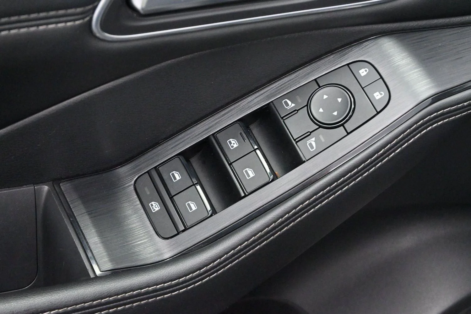 Used 2021 Gun Metallic Nissan SV image 12