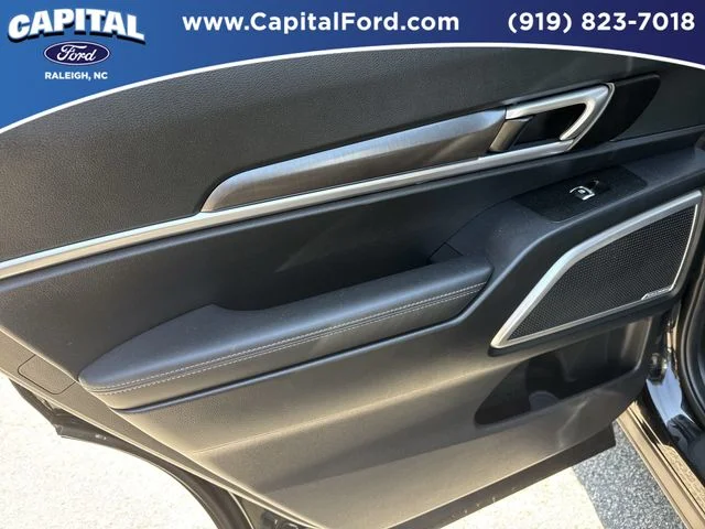 Used 2025 Black Kia S image 17