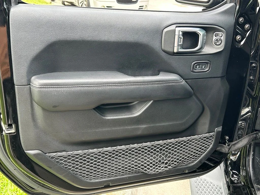 Certified Used 2018 Black Jeep Unlimited Sahara image 32