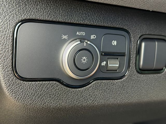 New 2026 Pebble Gray Mercedes-Benz Crew Van 144wb image 17