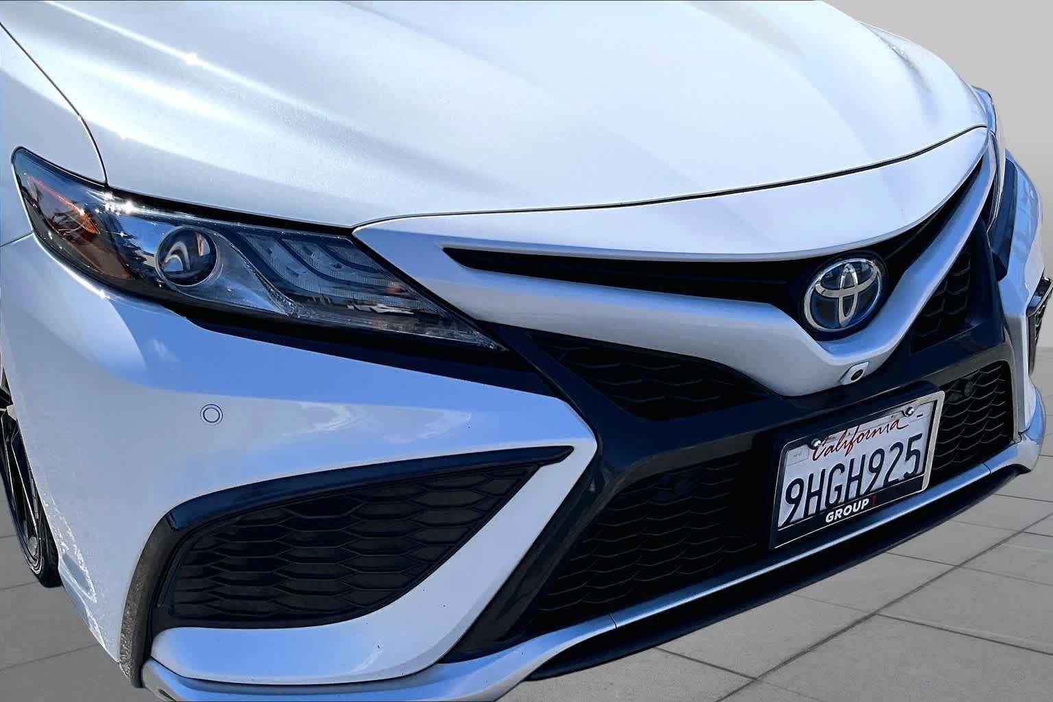 Used 2023 Wind Chill Pearl/Midnight Black Metallic Toyota Hybrid XSE image 28