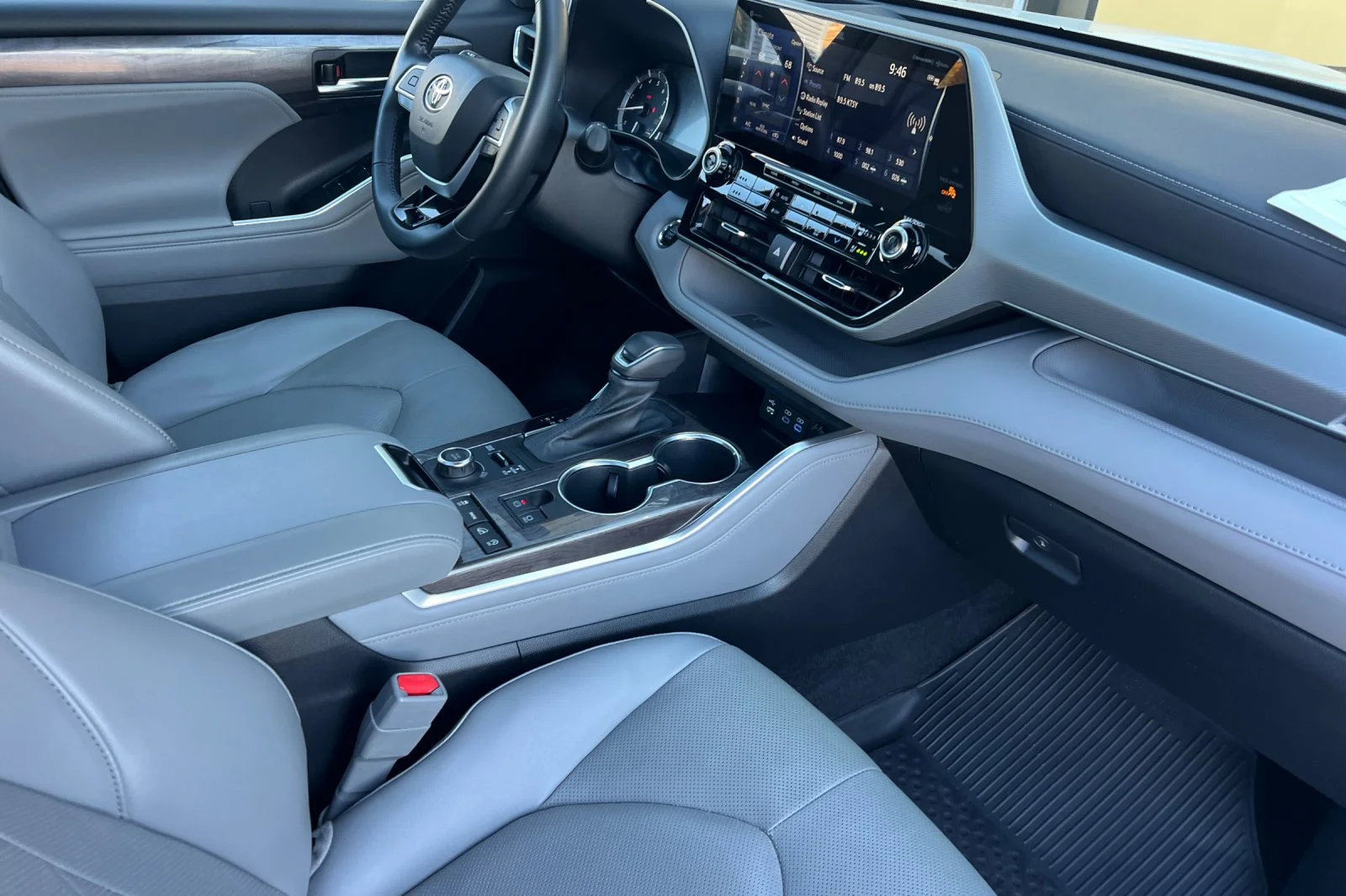 Certified Used 2022 Wind Chill Pearl Toyota Platinum image 18
