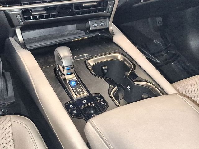 Used 2023 White Lexus 350 image 19
