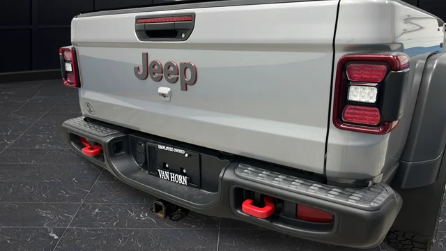 Used 2021 Billet Silver Metallic Clearcoat Jeep Rubicon image 40