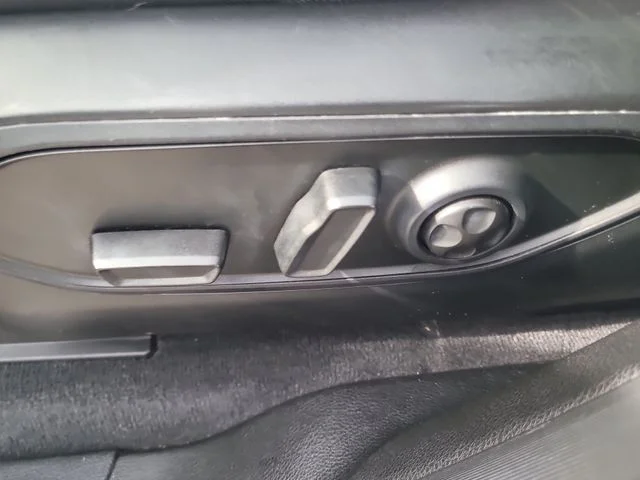 Used 2021 Black Jeep Altitude image 23