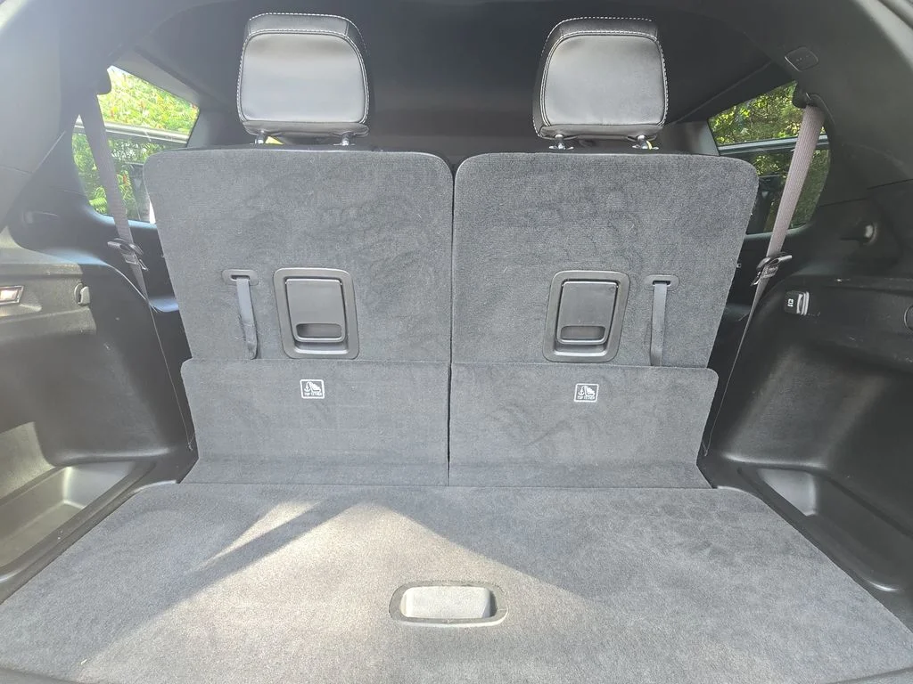 Used 2023 Black Jeep Altitude image 12