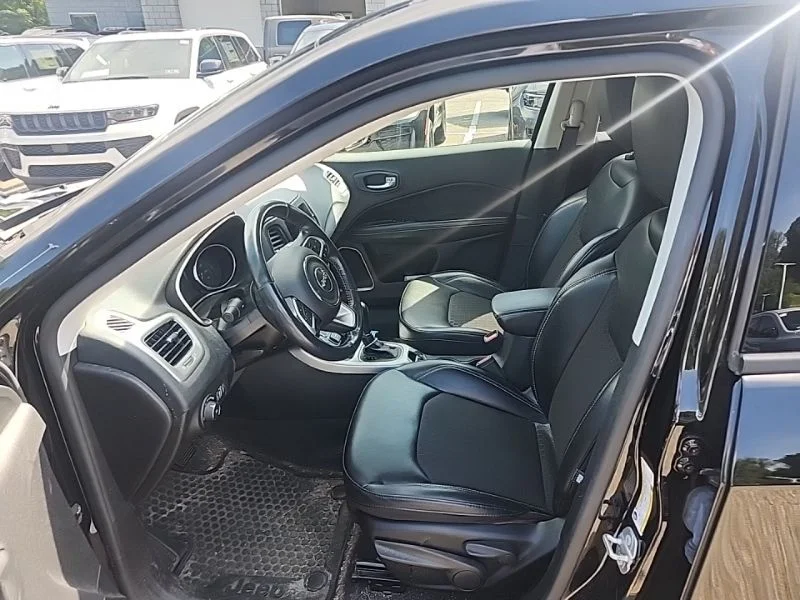 Used 2020 Black Jeep Latitude image 6