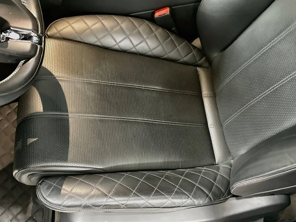 Used 2018 Gray Bentley W12 image 21