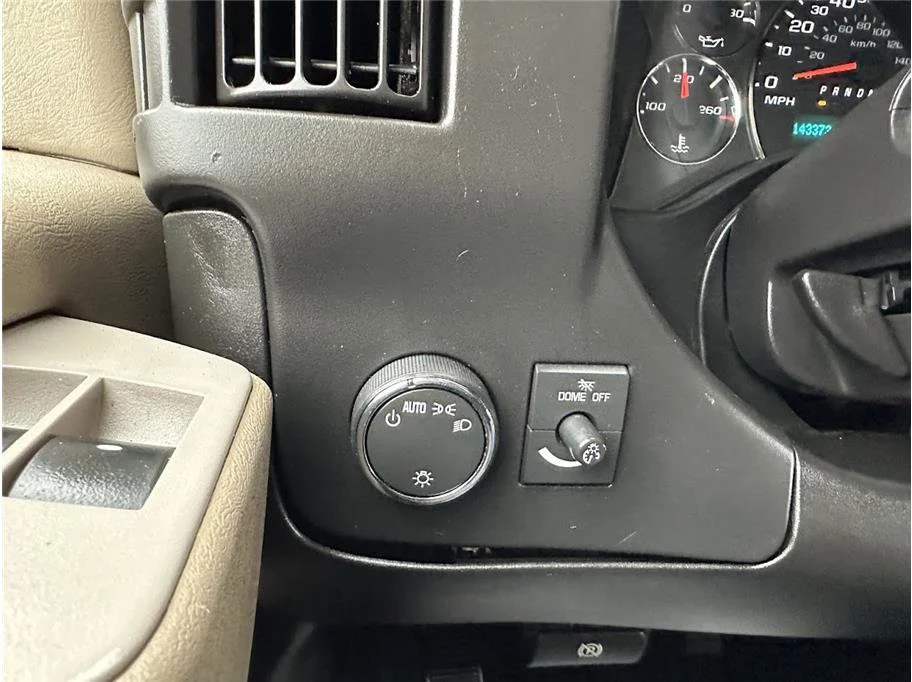 Used 2015 Summit White Chevrolet Cutaway Van 2D image 33
