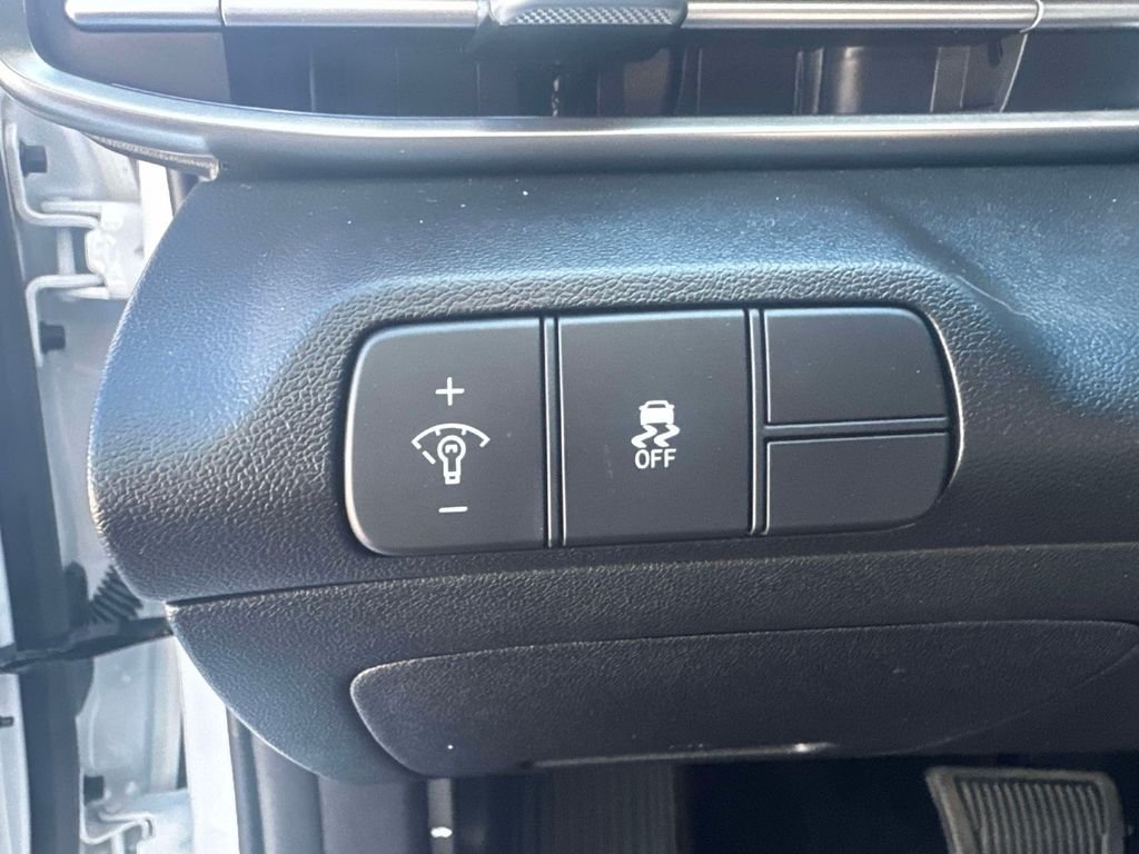 Used 2025 White Hyundai Limited image 21