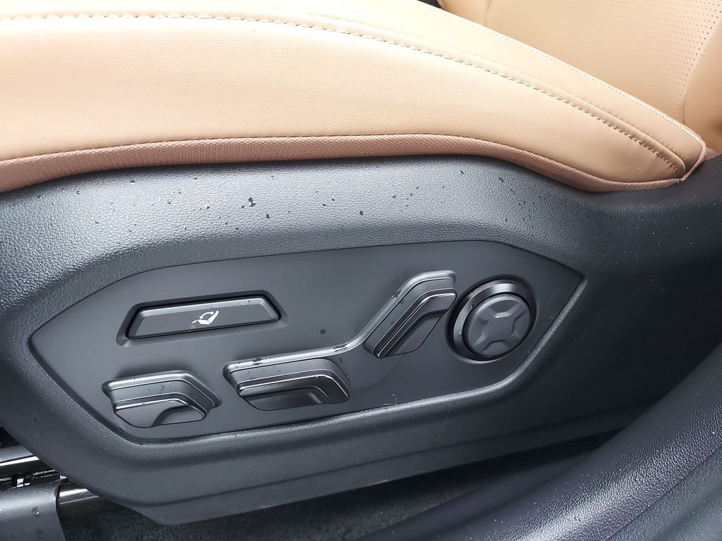 Used 2026 White Hyundai Calligraphy image 18