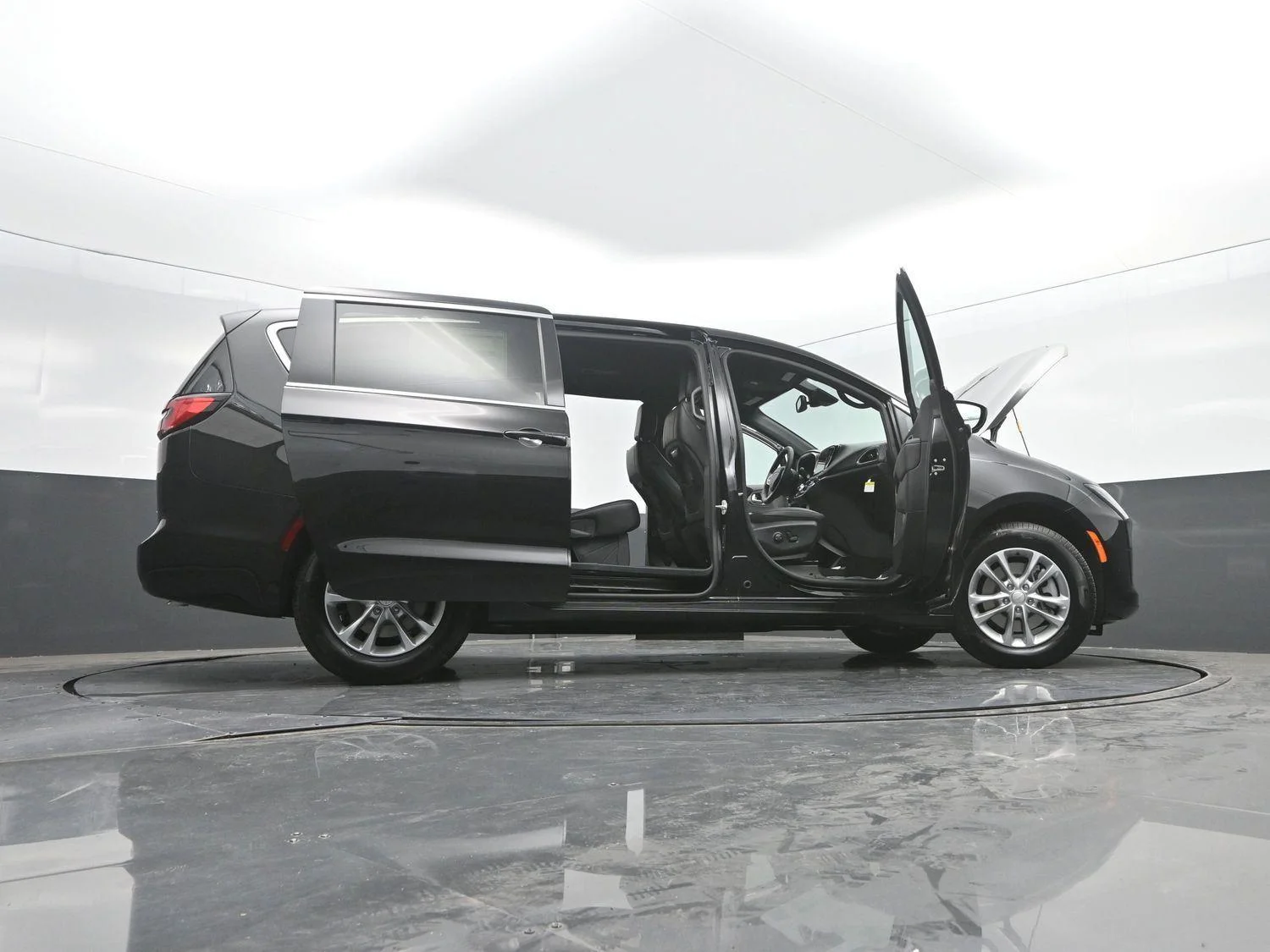 New 2027 Diamond Black Crystal Pearl-Coat Exterior Paint Chrysler Select image 52