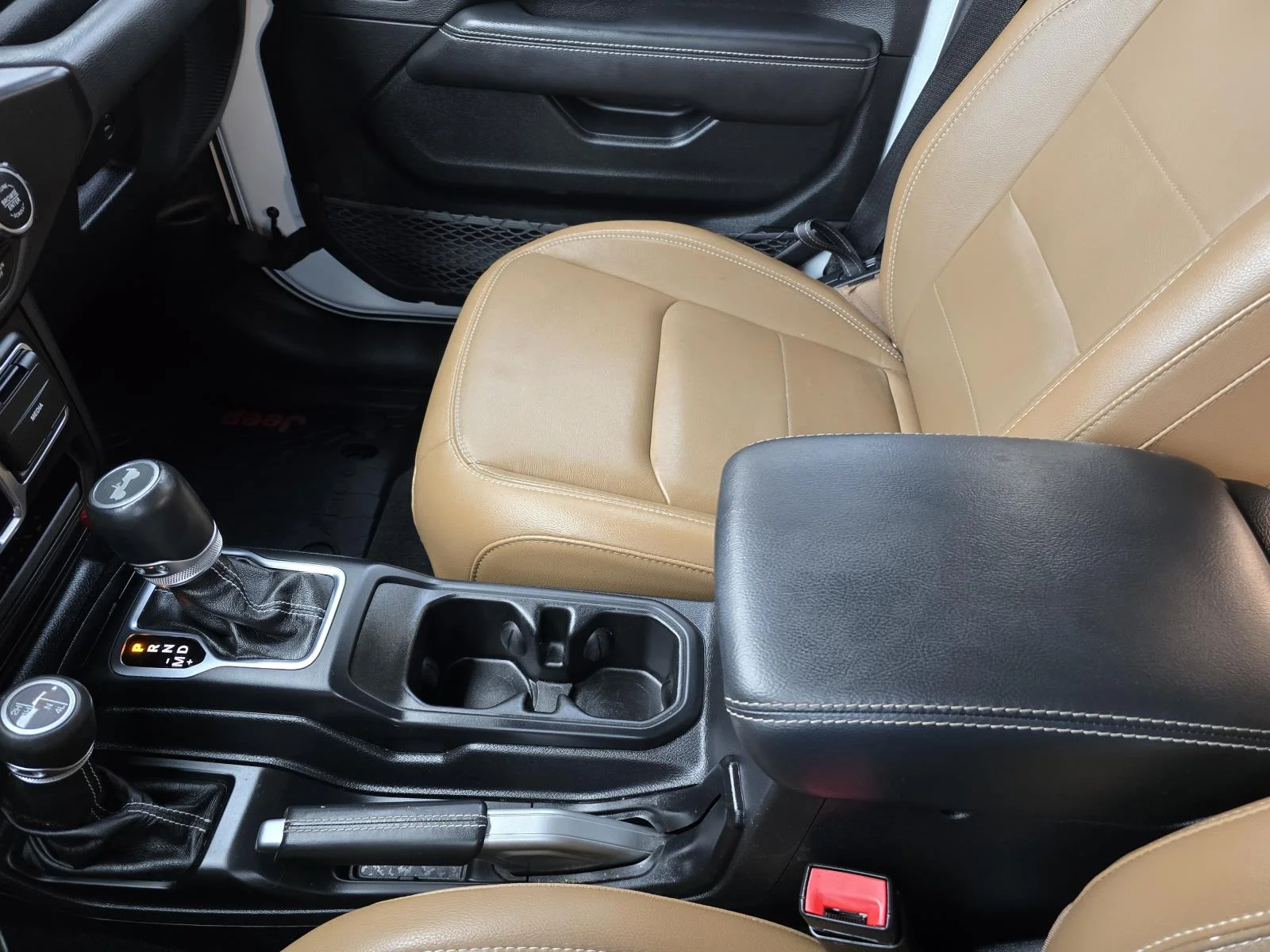Used 2020 Bright White Clearcoat Jeep Sahara image 17
