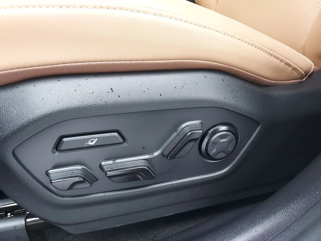 Used 2026 White Hyundai Calligraphy image 18