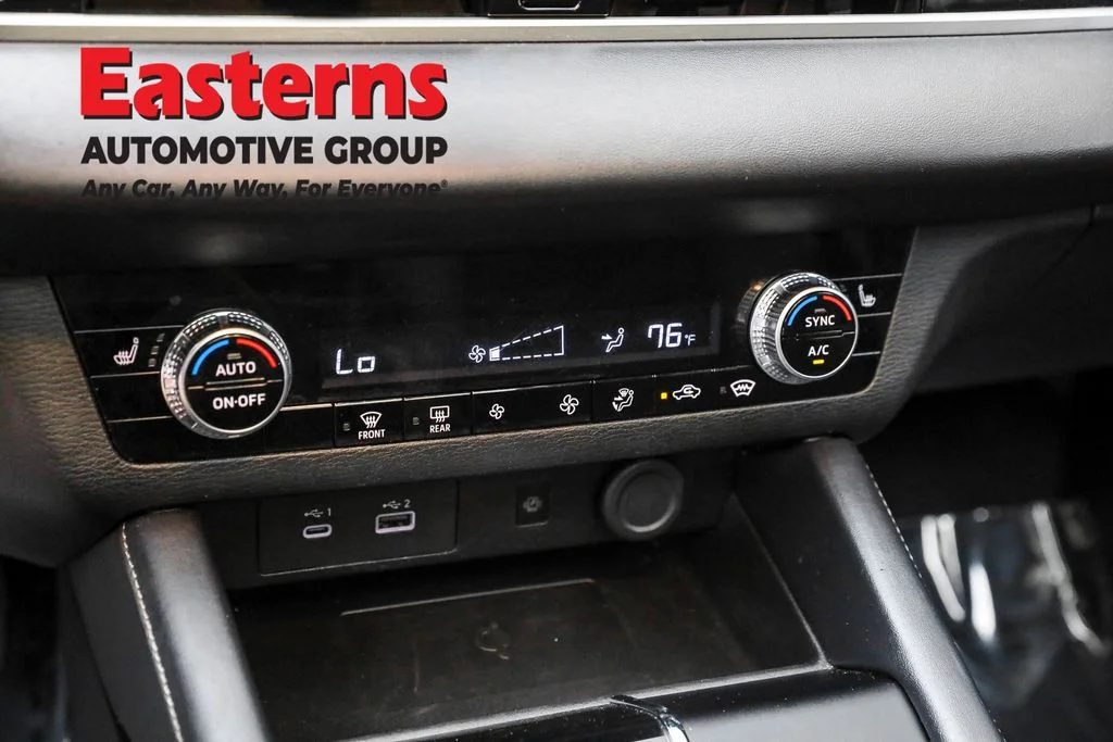 Used 2023 White Mitsubishi SE image 19