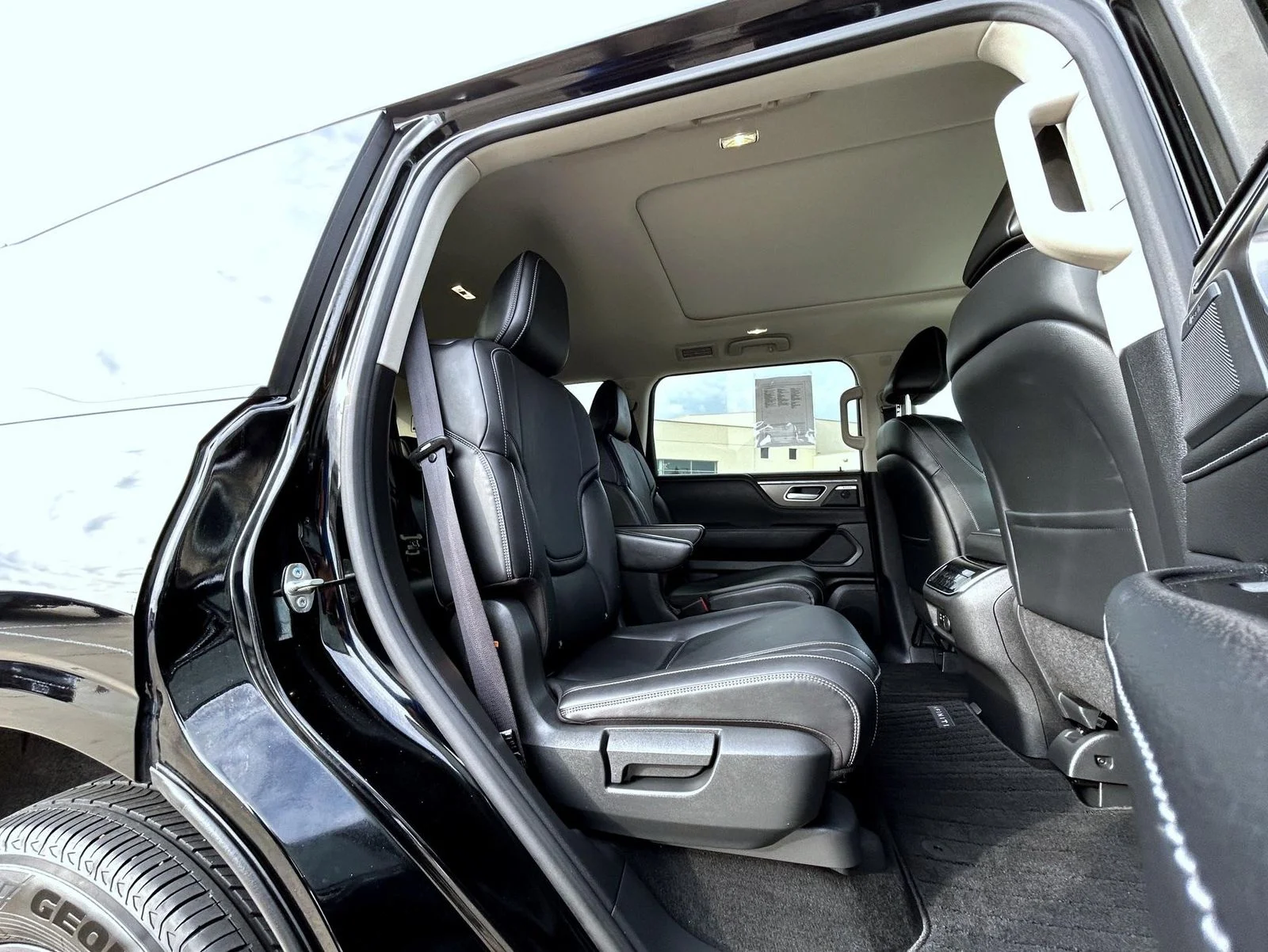 Used 2025 Black INFINITI PURE image 17