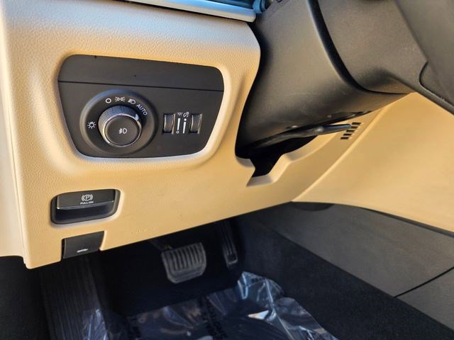 Certified Used 2024 Bright White Clearcoat Jeep Limited image 21