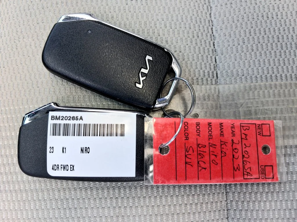 Used 2023 Black Kia EX Touring image 21