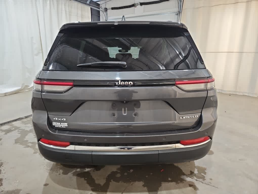 Used 2022 Metallic Jeep Limited image 5