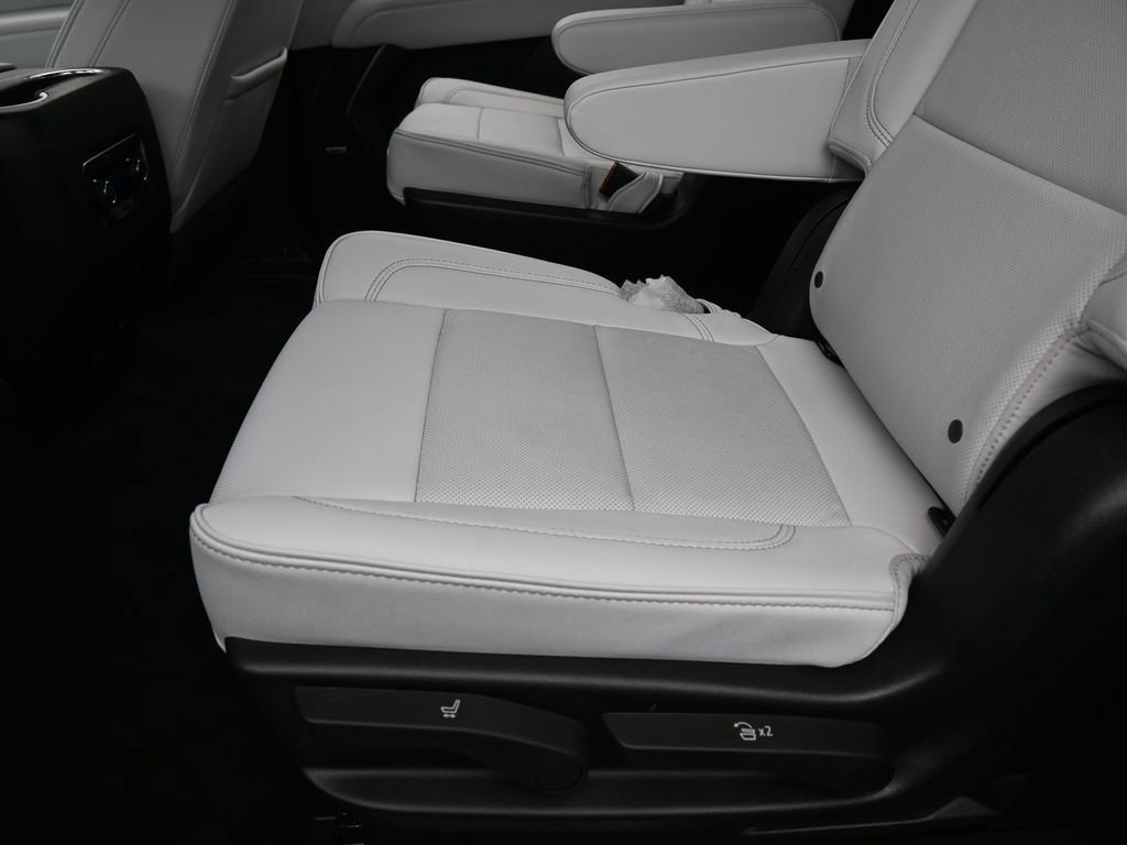 2025 Chevrolet Suburban Premier - Photo 35