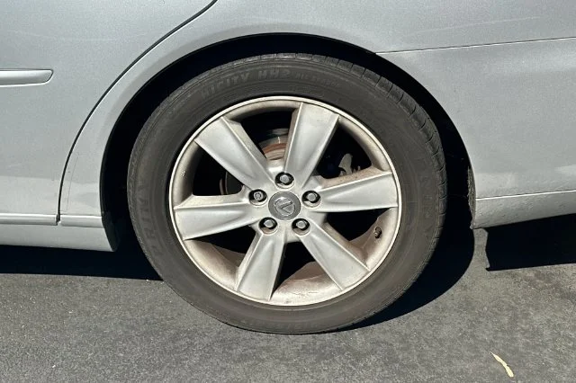 Used 2006 Brown Lexus 330 image 4