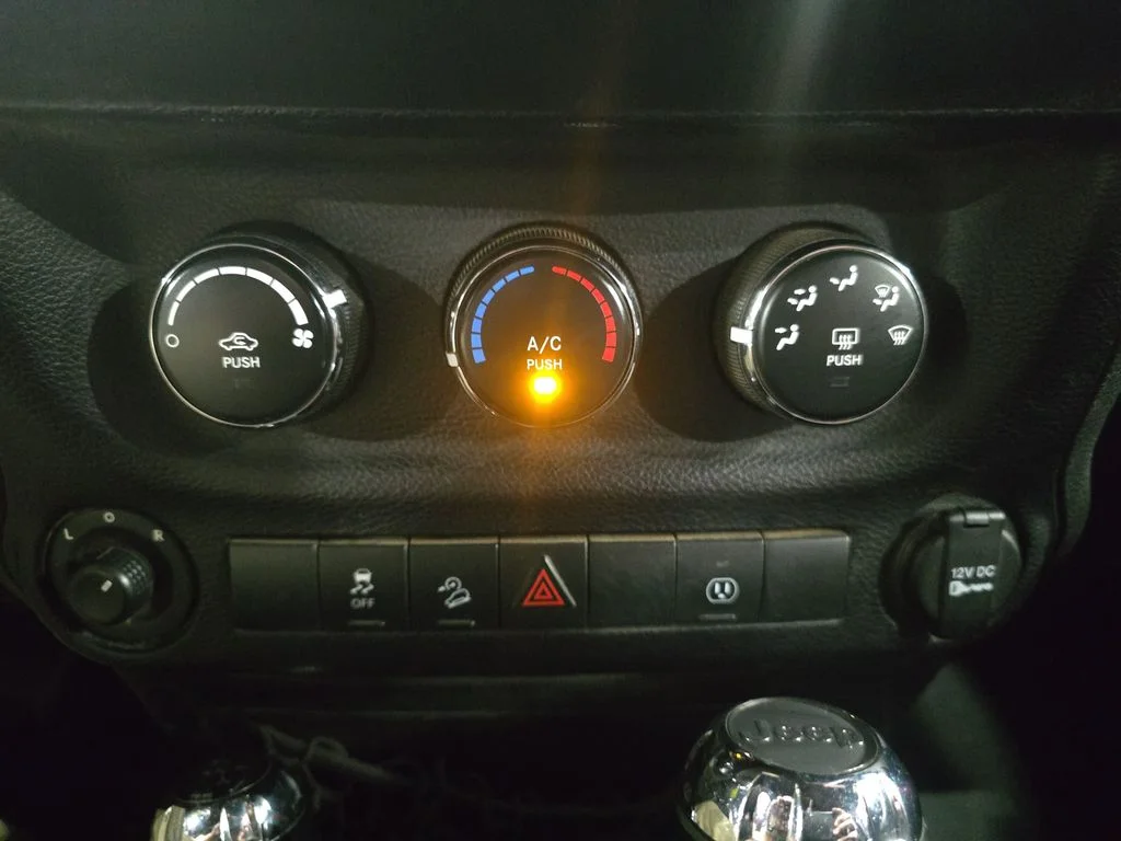 Used 2015 Red Jeep Sahara image 59
