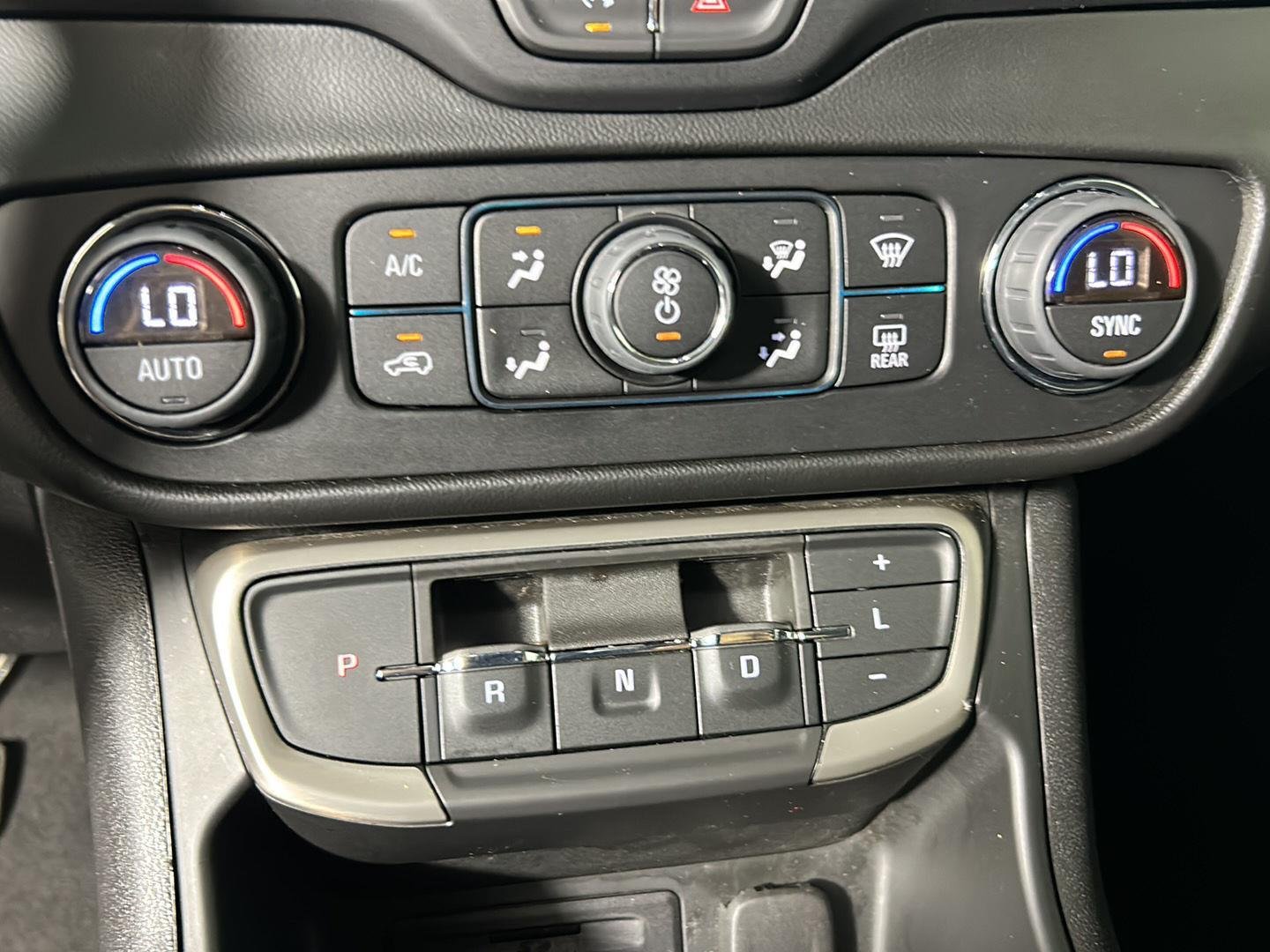 Used 2022 Marine Metallic GMC Denali image 21